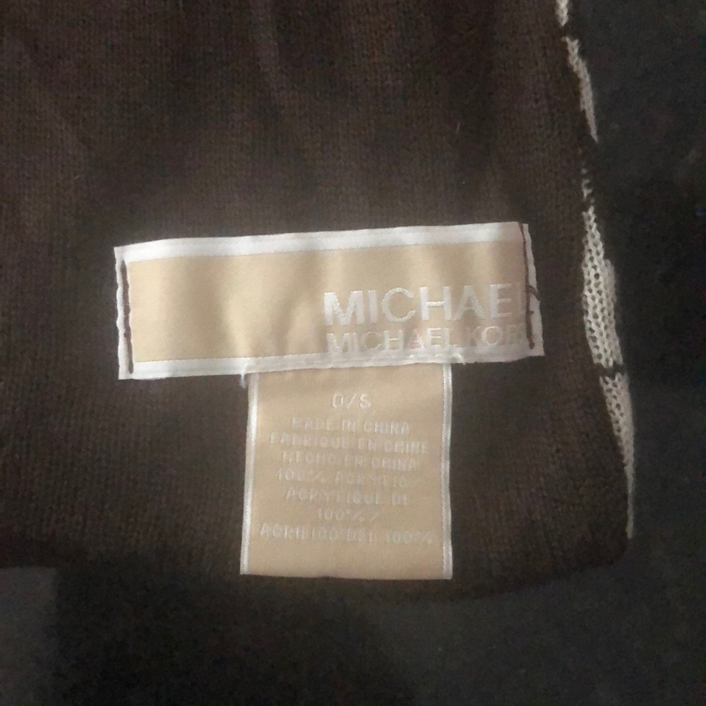Michael kors scarf and hat - Picture 3 of 7